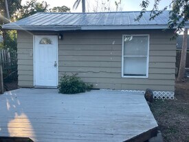 2134 Roselawn St in Sarasota, FL - Building Photo