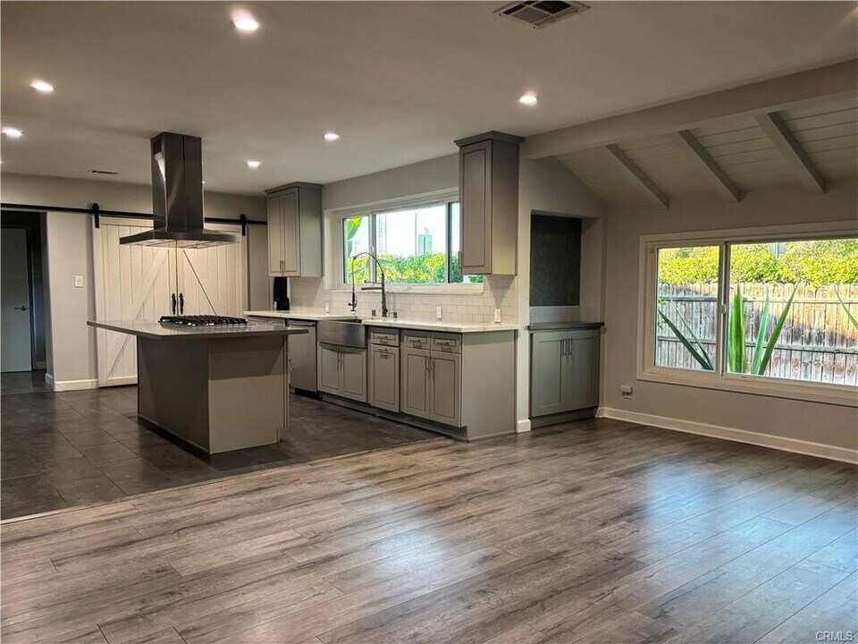 6656 Columbus Ave in Los Angeles, CA - Building Photo