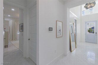 8963 Gustavia Ct in Naples, FL - Foto de edificio - Building Photo
