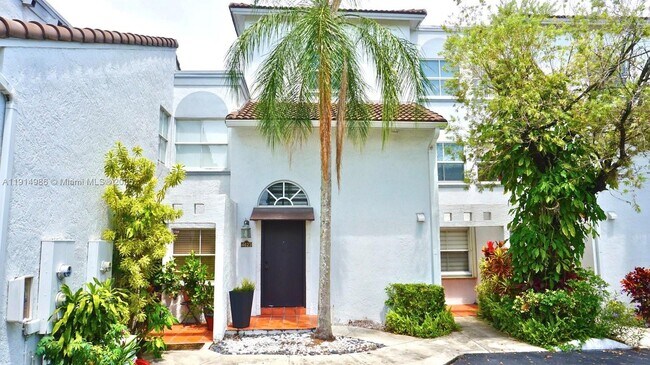 4623 NW 97th Ct in Doral, FL - Building Photo - Building Photo