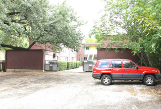 Redwood Apartments in Austin, TX - Building Photo - Building Photo