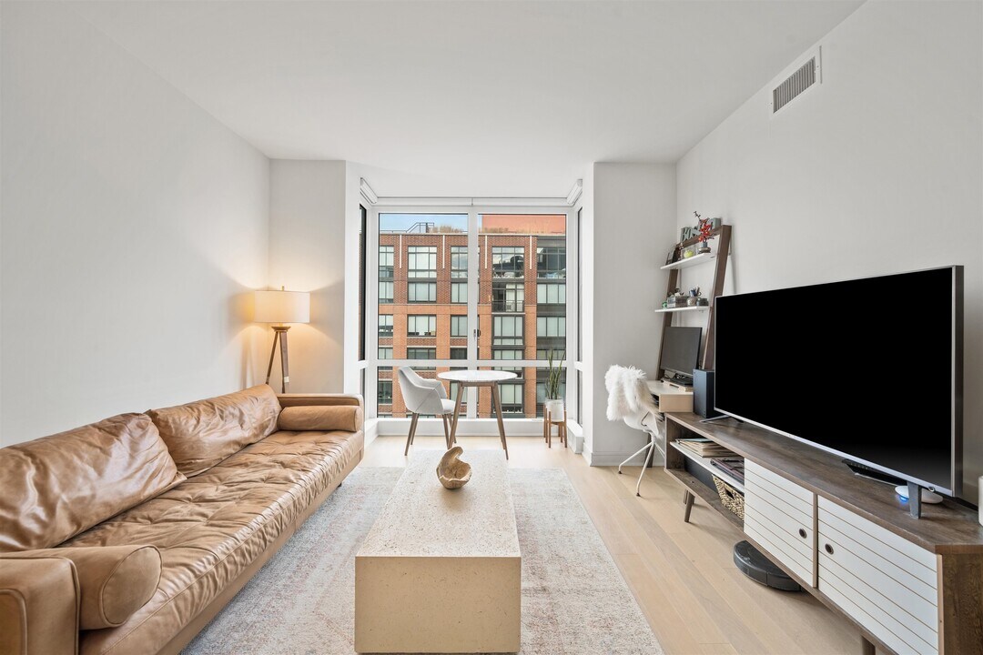 1000 Maxwell Ln in Hoboken, NJ - Building Photo