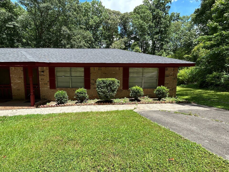 6694 Maxwell Dr in Lithia Springs, GA - Building Photo
