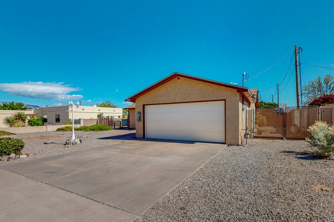 3010 May Cir SE in Rio Rancho, NM - Building Photo - Building Photo