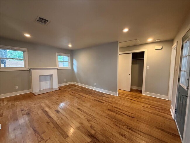2105 Kinney Ave in Austin, TX - Building Photo - Building Photo