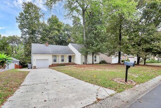 2336 Castlecomer Dr in Charlotte, NC - Building Photo - Building Photo