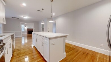 33 Grafton St, Unit 2 in Arlington, MA - Building Photo - Building Photo