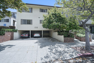 1236 McClellan Dr in Los Angeles, CA - Building Photo - Building Photo