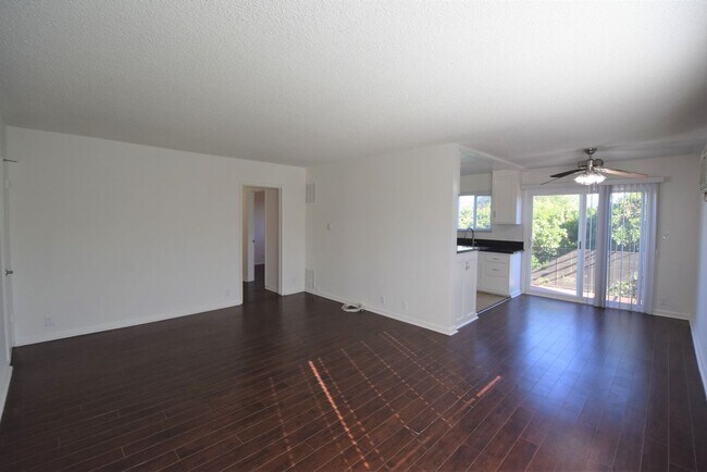 6512 Woodman Ave in Valley Glen, CA - Building Photo - Building Photo