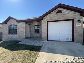 10618 N Shaenridge in San Antonio, TX - Foto de edificio - Building Photo