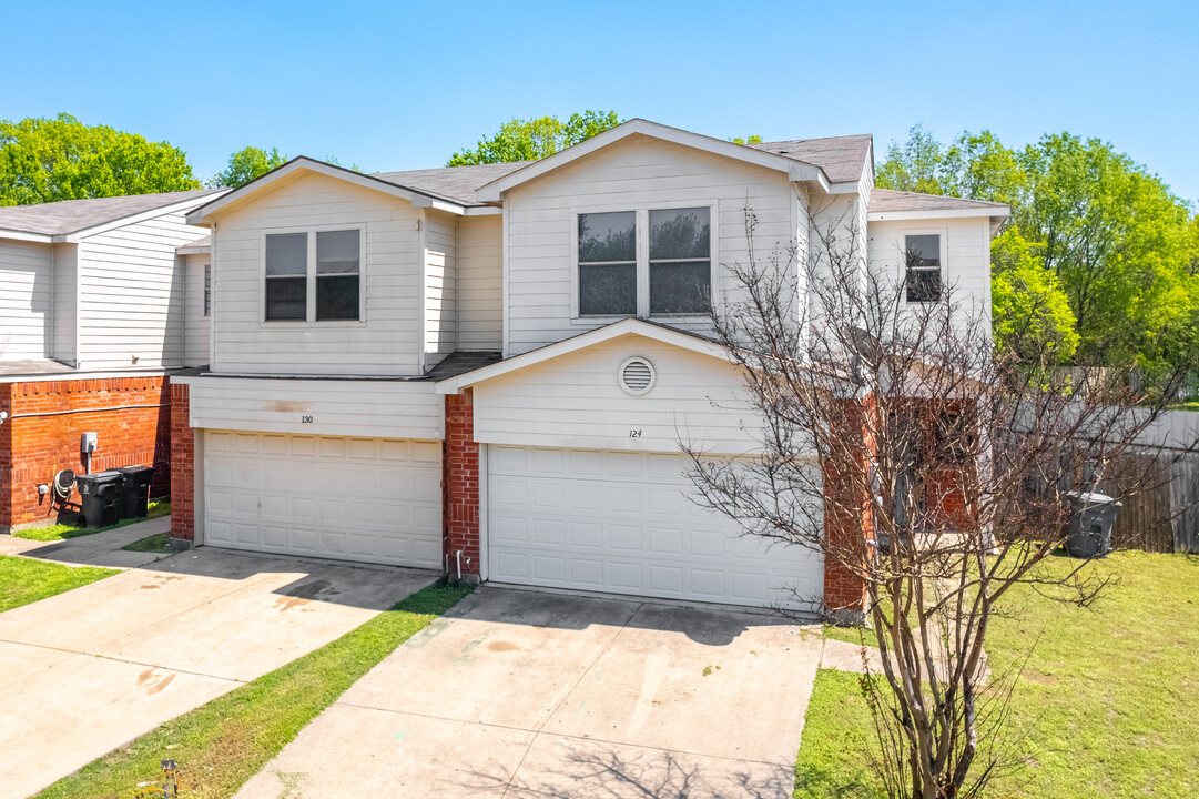 130 Creek Cove Dr in Dallas, TX - Building Photo