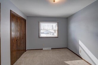 604 Oak St in Cottage Grove, WI - Building Photo - Building Photo