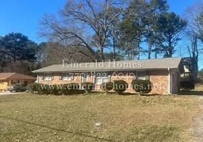 4431 Bryant Dr SW in Lilburn, GA - Building Photo