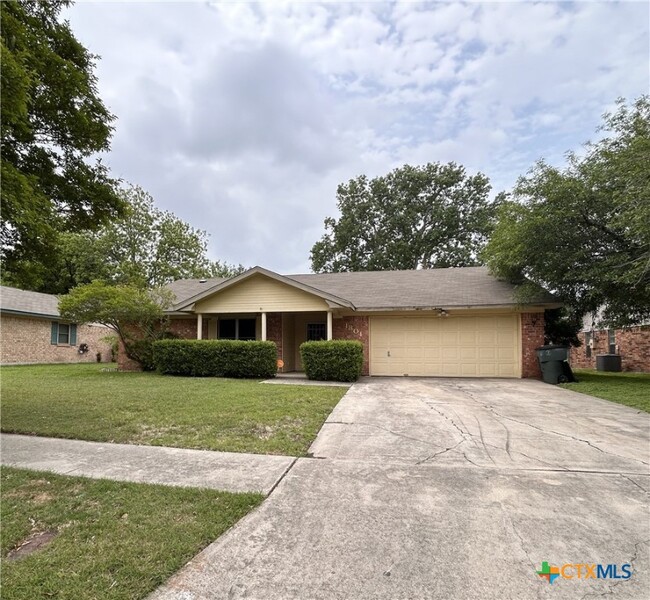 1804 Fairway Dr