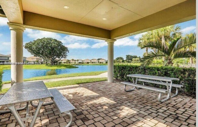 5182 Eucalyptus Dr, Unit 4B in Hollywood, FL - Building Photo - Building Photo