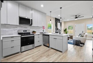 13723 Biggs St in Dallas, TX - Building Photo - Building Photo