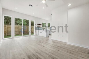2000 Riverside Farms Rd in Austin, TX - Building Photo