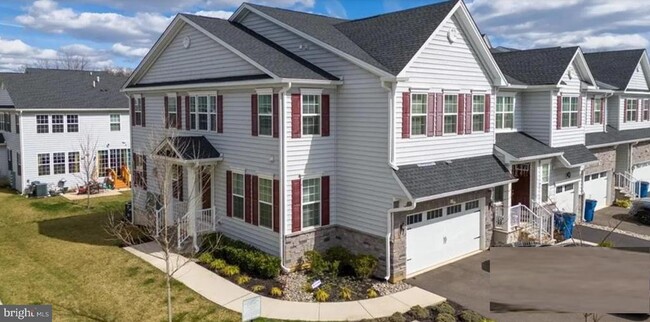 property at 25 Larkspur Ln