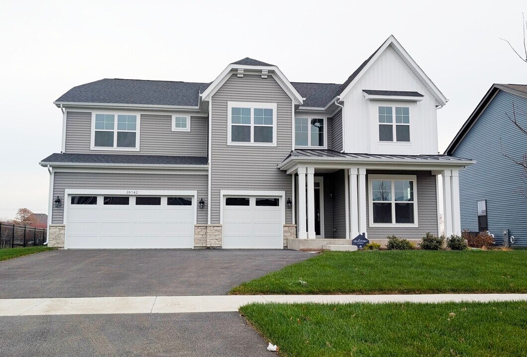 26142 W Sherwood Cir in Plainfield, IL - Building Photo