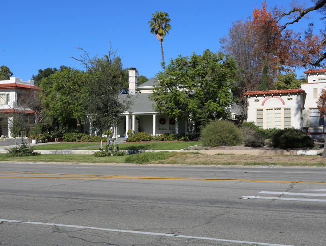 130 9 Orange Grove Blvd in Pasadena, CA - Foto de edificio - Building Photo