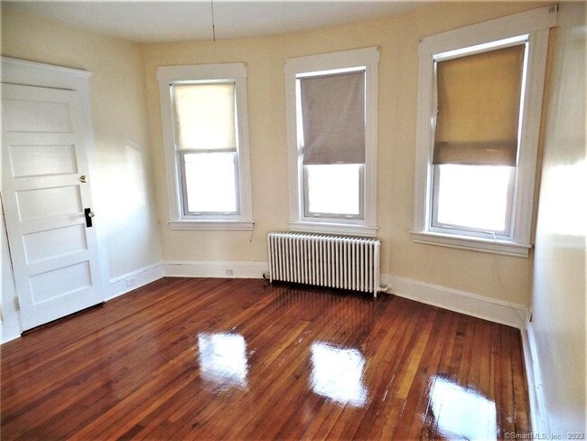 131 Kent Ave in Bridgeport, CT - Foto de edificio - Building Photo