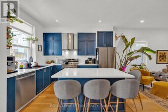 325 Hinchey Ave in Ottawa, ON - Building Photo - Building Photo