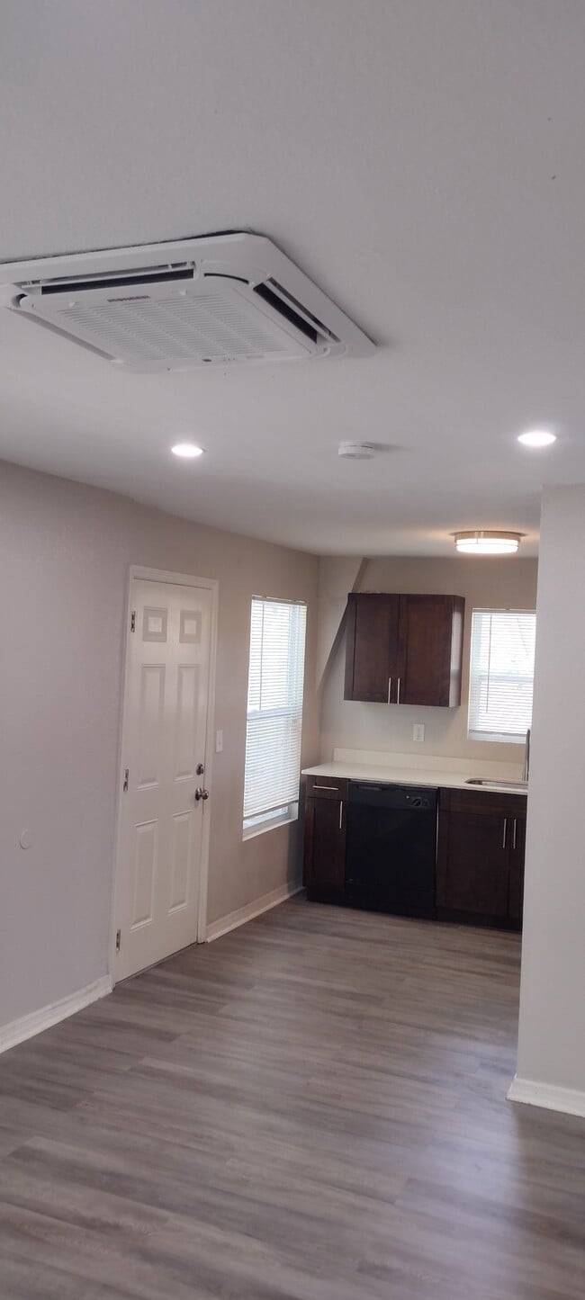 703 E Hanlon St in Tampa, FL - Foto de edificio - Building Photo