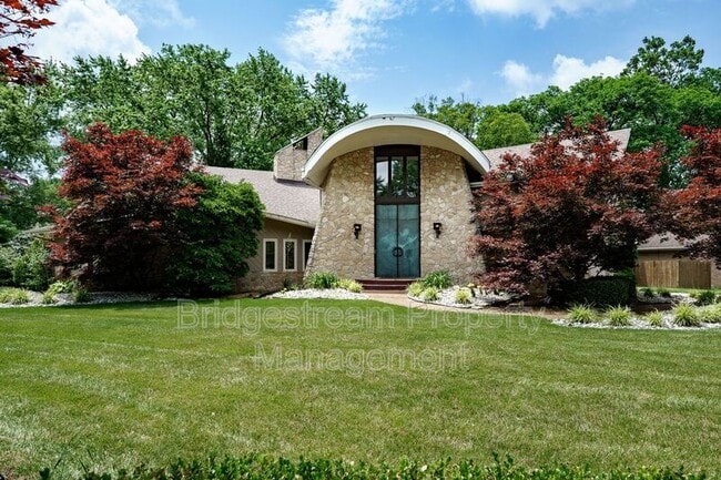 property at 1382 Hickoryview Ct