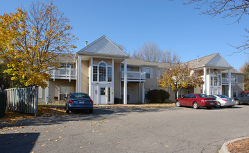 Eastwind Apartments in East Lansing, MI - Foto de edificio - Building Photo