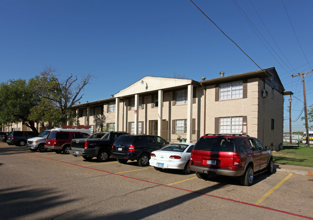 Stonewood Terrace Apartments in Dallas, TX - Building Photo