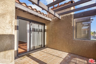 3055 N Brea Blvd in Fullerton, CA - Building Photo - Building Photo