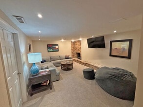 10499 S Carnation Dr in Sandy, UT - Building Photo - Building Photo