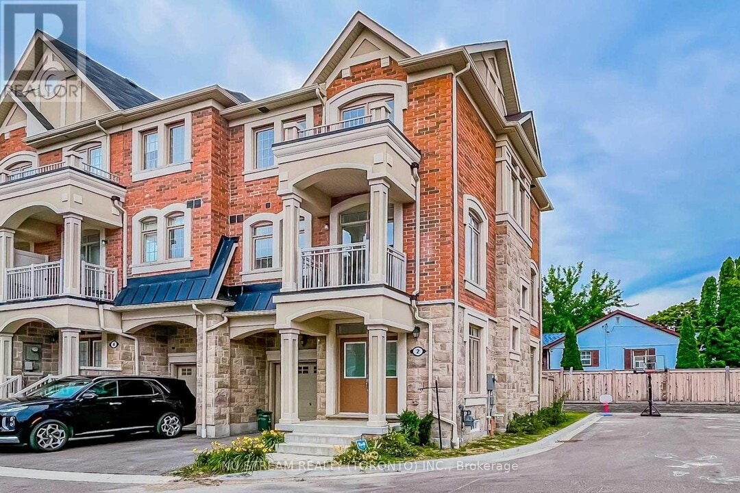 2 Sidaway Ln in Ajax, ON - Building Photo