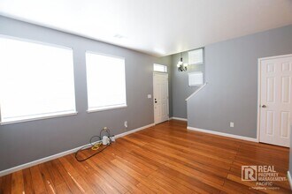 827 Myrtle St in Oakland, CA - Building Photo - Building Photo