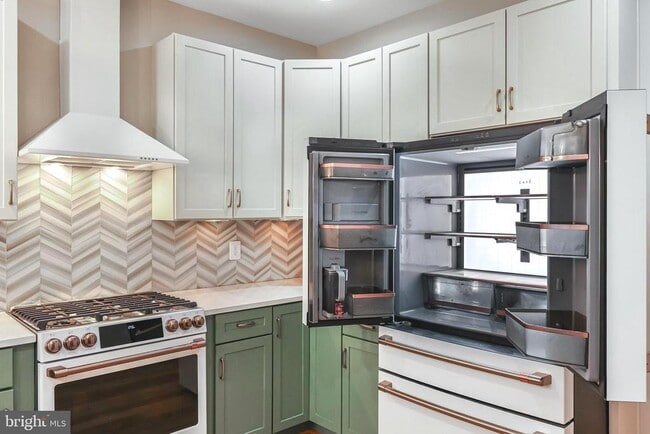 2205 Richmond Hwy in Alexandria, VA - Building Photo - Building Photo