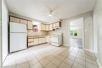 3839 Mayfield Rd in Cleveland Heights, OH - Building Photo - Building Photo