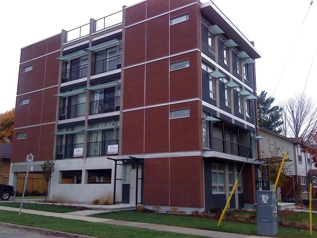 116 University Av W