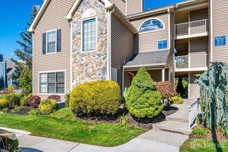 23 Lear Ct in East Brunswick, NJ - Building Photo - Building Photo