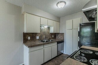 6601 May Dr in Waco, TX - Building Photo - Building Photo