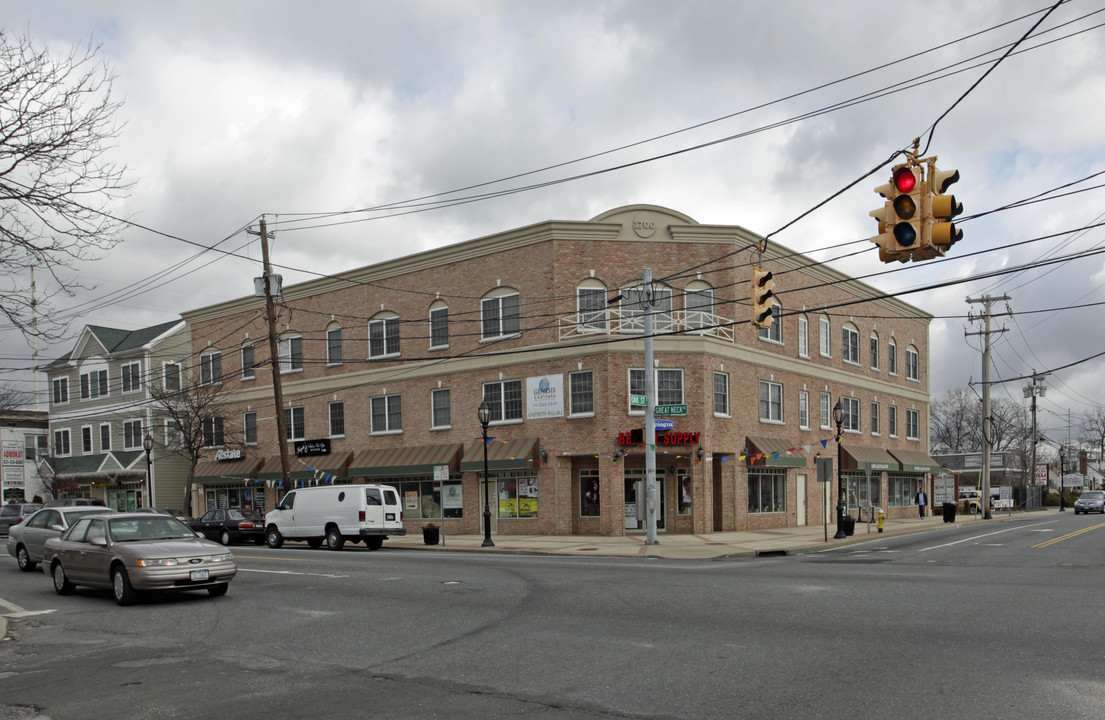 Oak Street Plaza in Copiague, NY - Foto de edificio