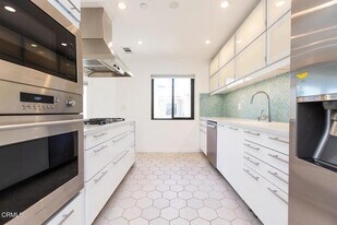 1000 E California Blvd in Pasadena, CA - Building Photo