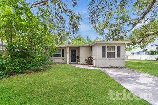 4042 Dartmouth Ave N in St. Petersburg, FL - Building Photo