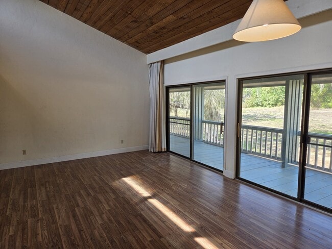 property at 4036 Abbey Ct