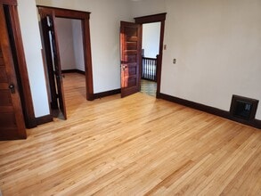 1395 Section Rd, Unit Unit #2 - 2nd Floor-Duple in Cincinnati, OH - Building Photo - Building Photo