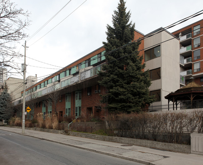 101 Bleecker St in Toronto, ON - Building Photo - Building Photo