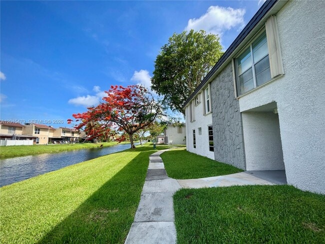 10385 N Kendall Dr