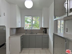 1001 S Sierra Bonita Ave in Los Angeles, CA - Building Photo - Building Photo