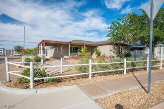 601 Burton St in Henderson, NV - Building Photo - Building Photo