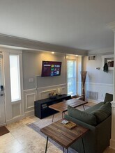 1010 E Victory Dr in Savannah, GA - Building Photo - Building Photo