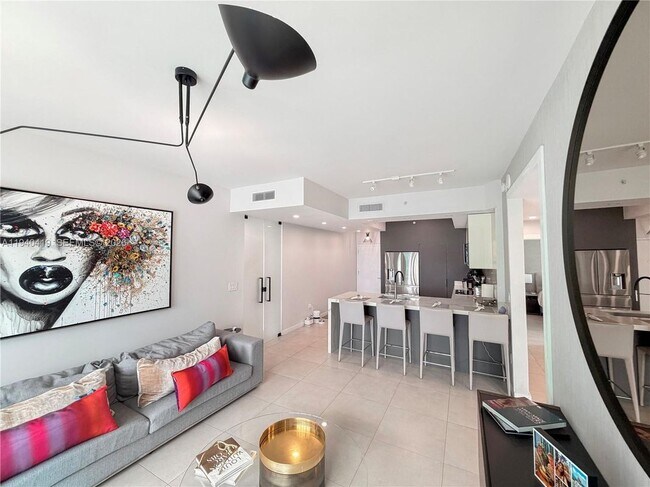 31 SE 5th St in Miami, FL - Foto de edificio - Building Photo